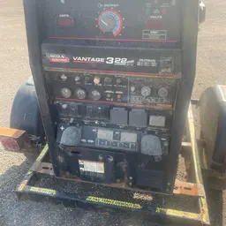 2019 Lincoln Electric VANTAGE 322 Welder