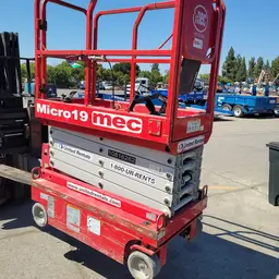 2018 MEC MICRO 19 Scissor Lift