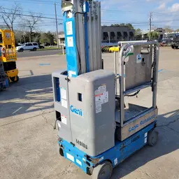 2014 Genie GR-20 Self-Propelled One-Person Lift