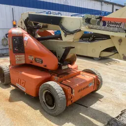 2013 JLG E400AJPN