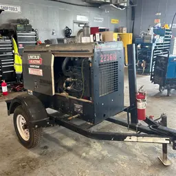 2019 Lincoln Electric VANTAGE 322 Welder