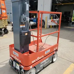 2016 Skyjack SJ12 Self-Propelled One-Person Lift
