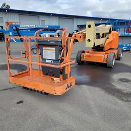 2013 JLG E450AJ Articulating Boom Lift