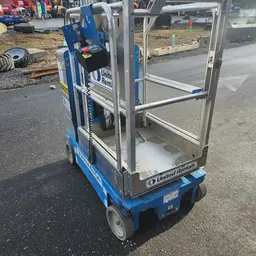 2017 Genie GR-20 Self-Propelled One-Person Lift