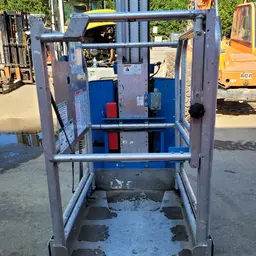 2016 Genie GR-20 Self-Propelled One-Person Lift