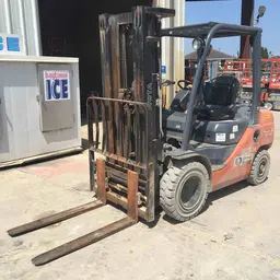 2013 Toyota 8FDU25 Warehouse Forklift