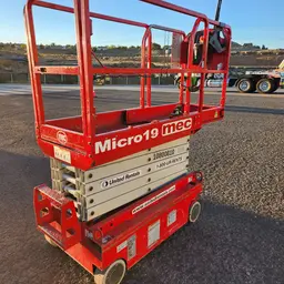 2018 MEC MICRO 19 Scissor Lift