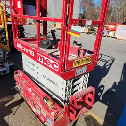 2017 MEC MICRO 19 Scissor Lift