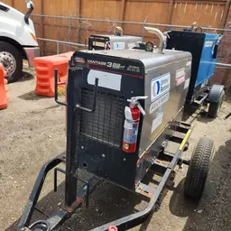2019 Lincoln Electric VANTAGE 322 Welder