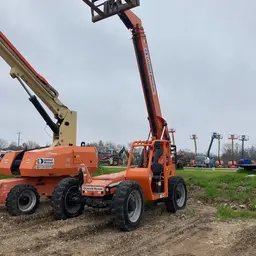 2014 SKYTRAK 8042 Forklift