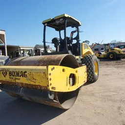 2018 BOMAG BW211D-5 Single Drum Roller