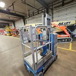 2016 Genie GR-20 Self-Propelled One-Person Lift
