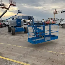 2015 Genie Z-80/60J Articulating Boom Lift