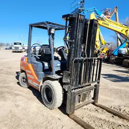 2018 Toyota 8FGU30 Warehouse Forklift