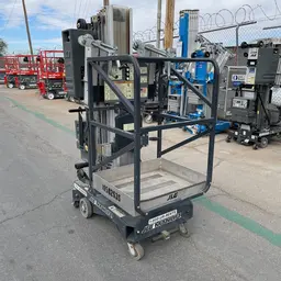 2017 JLG 25AM-DC Pusharound Lift