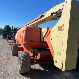 2013 JLG 800AJ Articulating Boom Lift