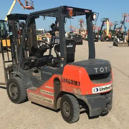 2017 Toyota 8FDU25 Warehouse Forklift