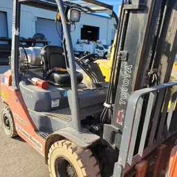 2017 Toyota 8FGU25 Warehouse Forklift