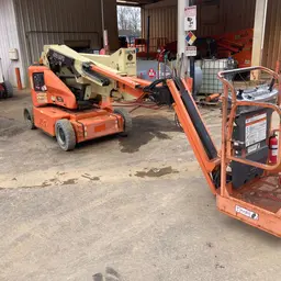2013 JLG E400AJPN Articulating Boom Lift