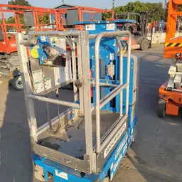 2017 Genie GR-12 Self-Propelled One-Person Lift
