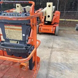 2014 JLG E400AJPN Articulating Boom Lift