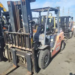 2015 Toyota 8FD35U Warehouse Forklift