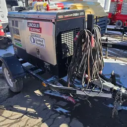 2021 Lincoln Electric VANTAGE 322 Welder