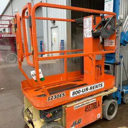 2017 JLG 1230ES Self-Propelled One-Person Lift