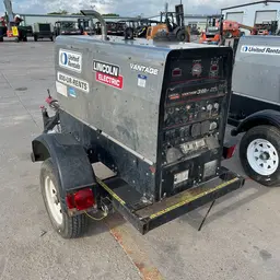 2019 Lincoln Electric VANTAGE 322 Welder