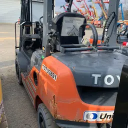 2018 Toyota 8FGU25 Warehouse Forklift