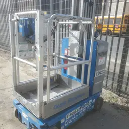 2015 Genie GR-20 Self-Propelled One-Person Lift