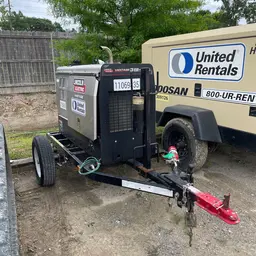 2020 Lincoln Electric VANTAGE 322 Welder