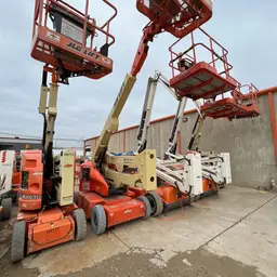 2013 JLG E400AN Articulating Boom Lift