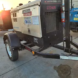 2019 Lincoln Electric VANTAGE 322 Welder