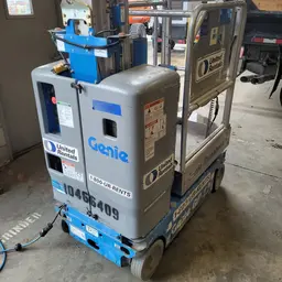 2016 Genie GR-12 Self-Propelled One-Person Lift