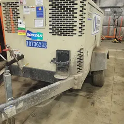 2018 Doosan P425/HP375WCU Air Compressor