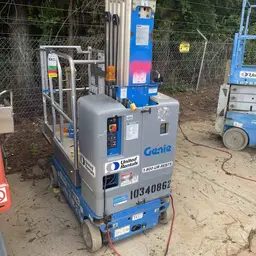 2015 Genie GR-20 Self-Propelled One-Person Lift