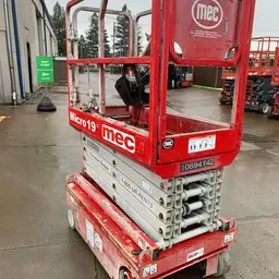2017 Genie GR-12 Self-Propelled One-Person Lift
