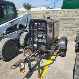2019 Lincoln Electric VANTAGE 322 Welder