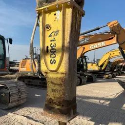 2017 SOOSAN CB1300S Attachment