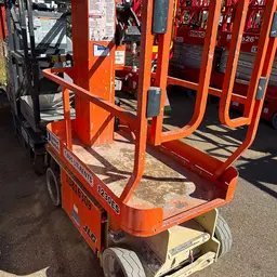 2018 JLG 1230ES Self-Propelled One-Person Lift