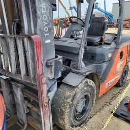 2018 Toyota 8FD45U Warehouse Forklift