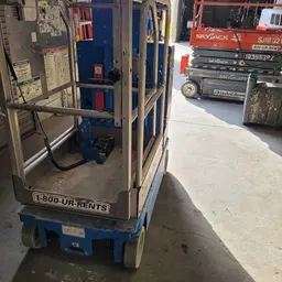 2016 Genie GR-12 Self-Propelled One-Person Lift