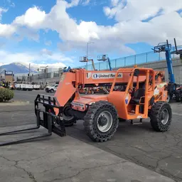 2015 SKYTRAK 8042 Forklift