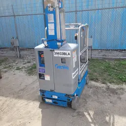 2016 Genie GR-20 Self-Propelled One-Person Lift